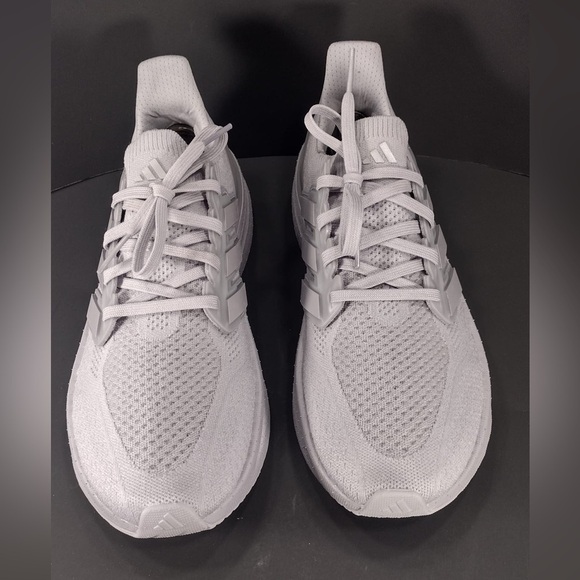 adidas Other - Adidas Men's Gray Running Shoes size 7.5 pre
Owned Exellent condition